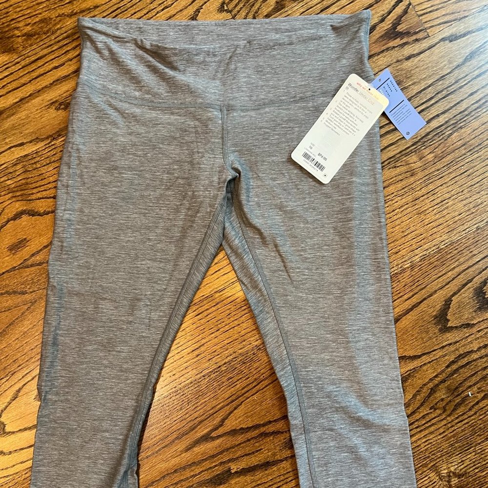 NWT Lululemon Wunder Under Crop Leggings Light Grey - size 10
